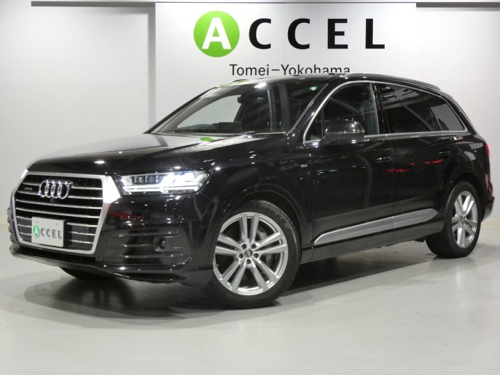 アウディ　Q7　3.0TFSIクワトロ　Sラインパッケージ　7人乗り　ACC　サンルーフ　ブラックレザー/ヒーター　純正ナビ/TV/サラウンドカメラ　サイドアシスト　電動テールゲート